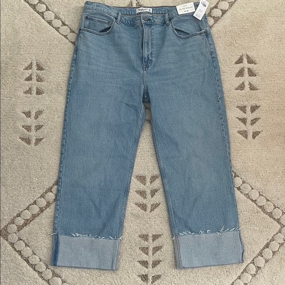Abercrombie & Fitch Denim - Abercrombie and Fitch Women’s High Rise The 90’s Relaxed Jean Size 34/18S nwt